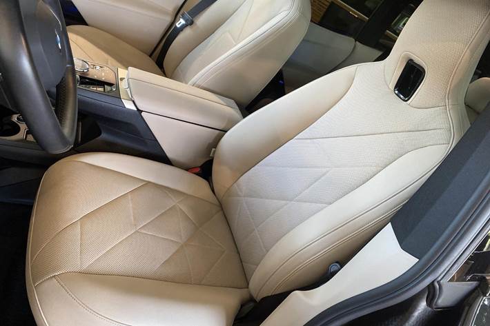 Sort BMW iX fra 2024