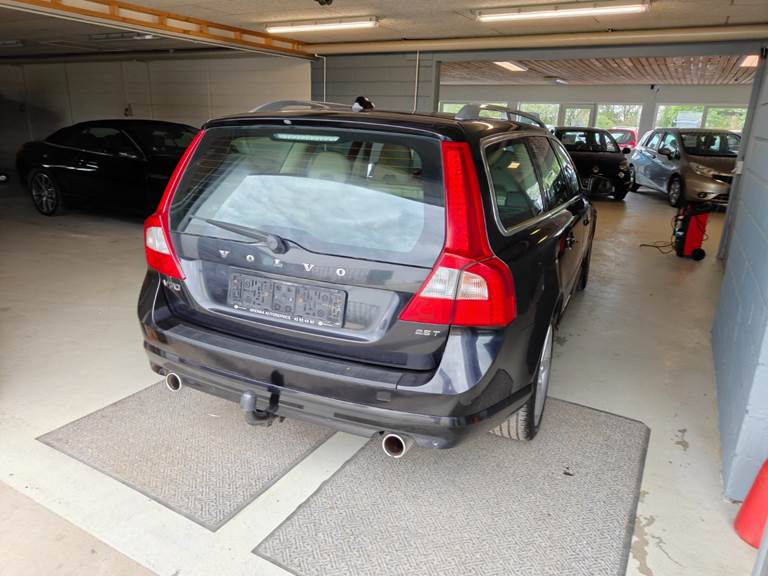 Volvo V70 2,5 T Momentum aut.