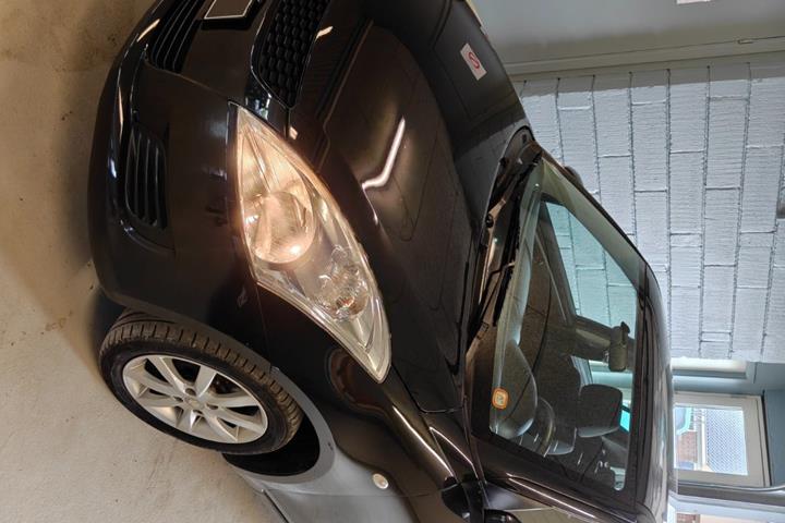 Gul Suzuki Swift fra 2011