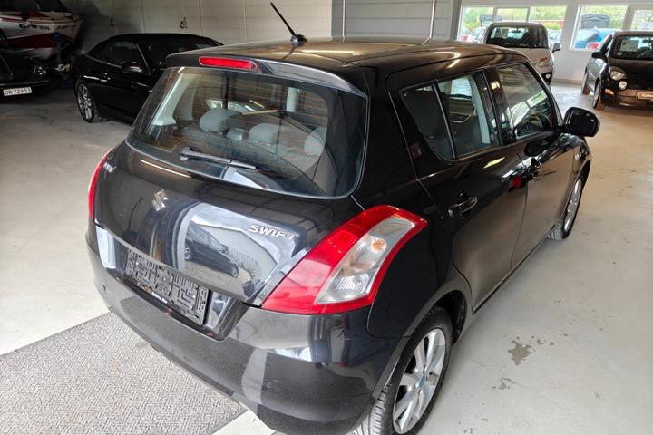 Gul Suzuki Swift fra 2011