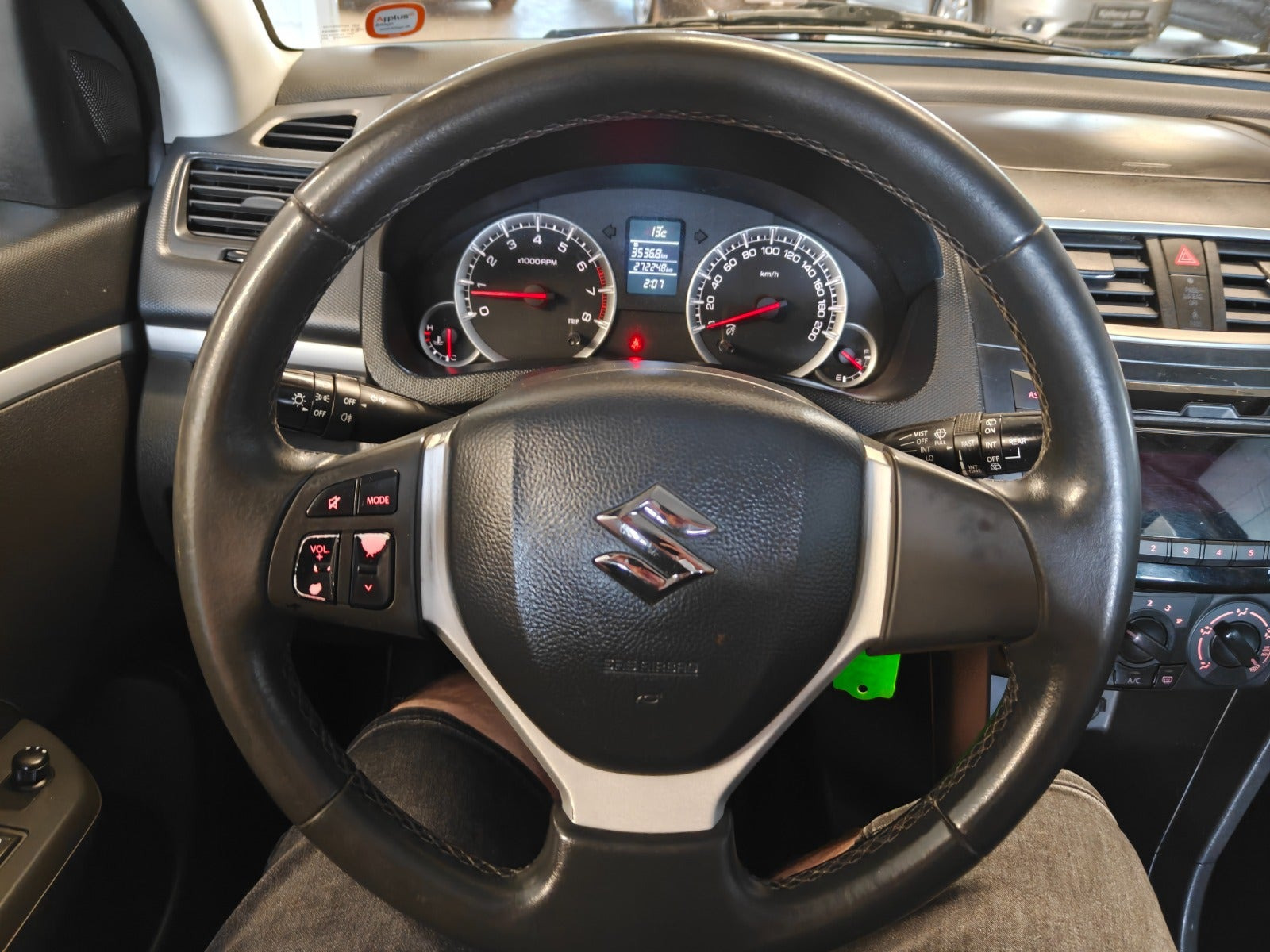 Gul Suzuki Swift fra 2011