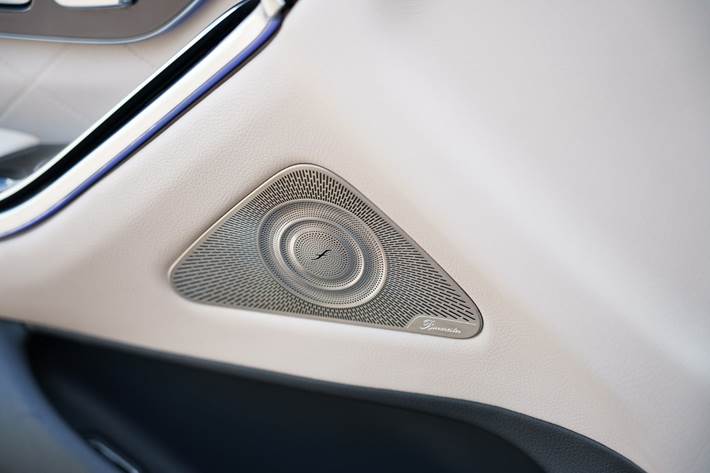 Grøn Mercedes S580 e fra 2022