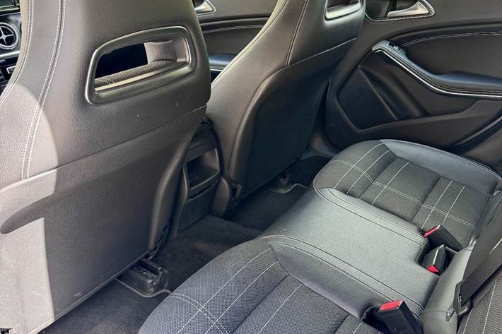 Grå Mercedes A180 fra 2015
