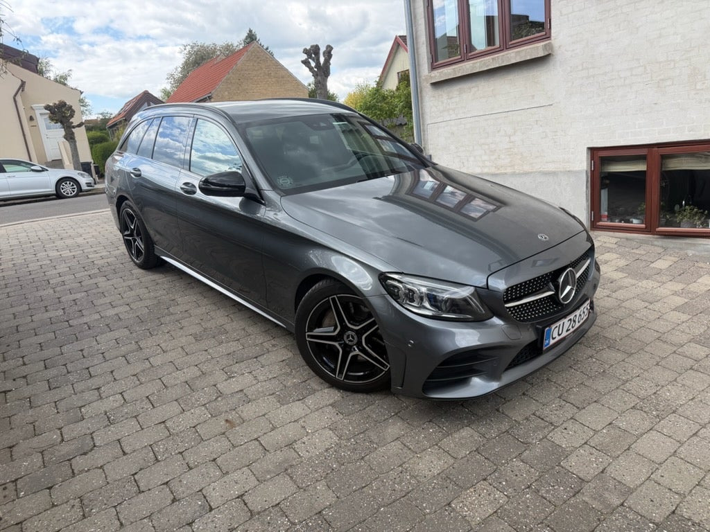Sølv Mercedes C300 fra 2019