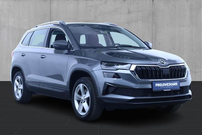Grå Skoda Karoq fra 2023