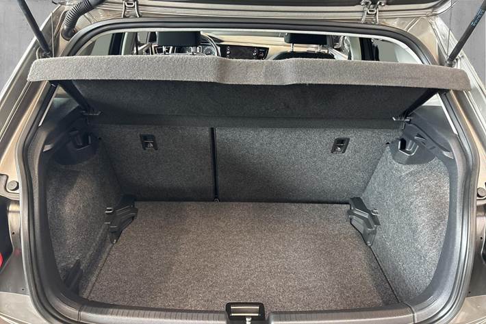 Grå VW Polo fra 2020
