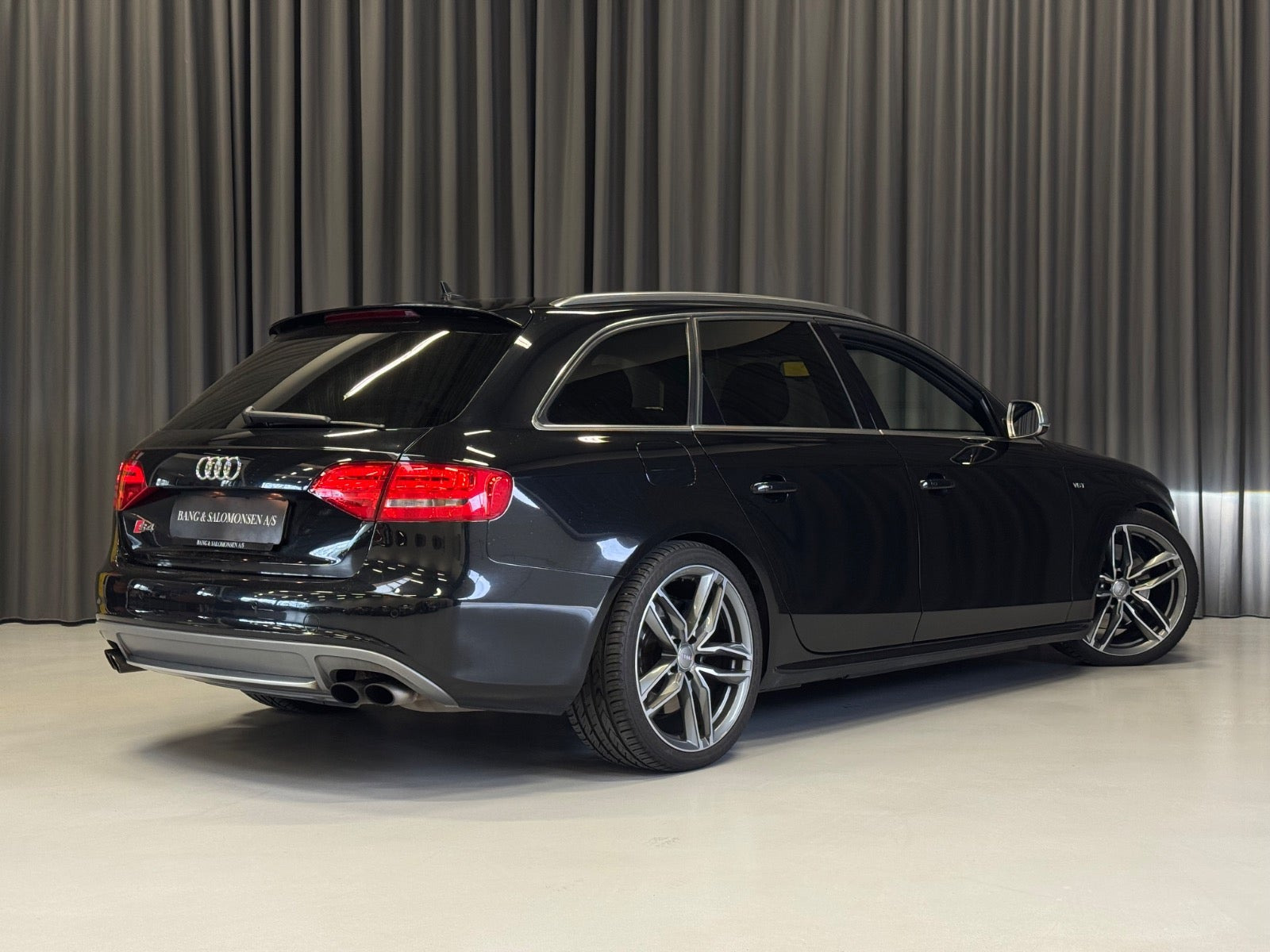 Sort Audi S4 fra 2010