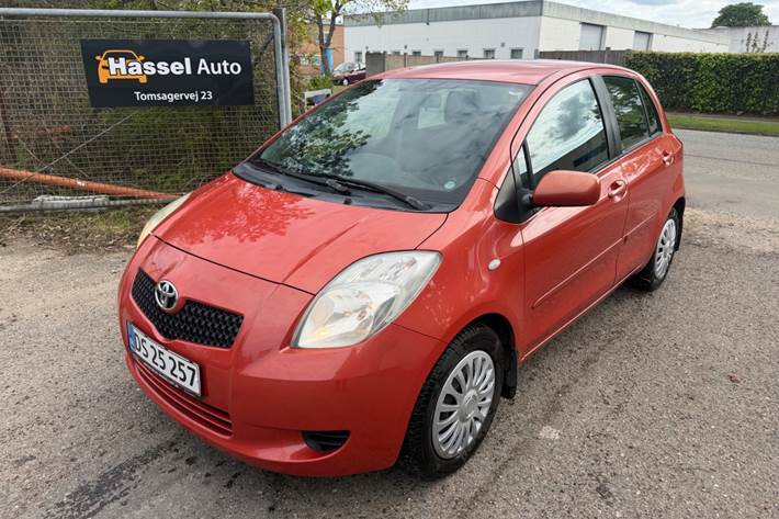 Grøn Toyota Yaris fra 2007