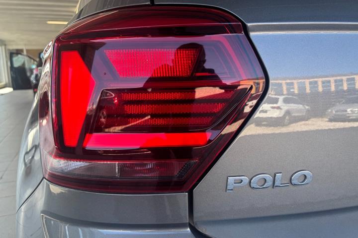 Grå VW Polo fra 2020