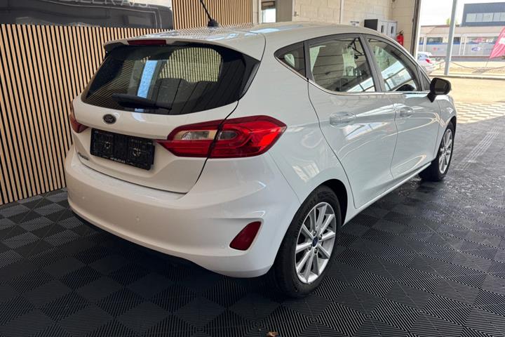 Hvid Ford Fiesta fra 2017
