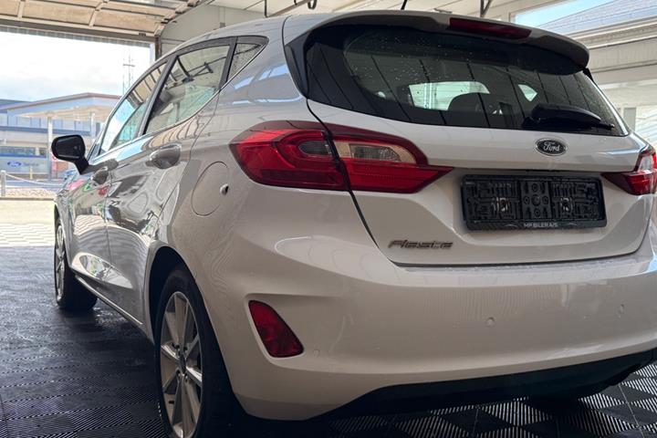 Hvid Ford Fiesta fra 2017