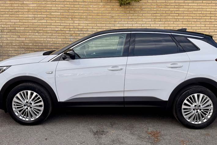 Hvid Opel Grandland X fra 2020