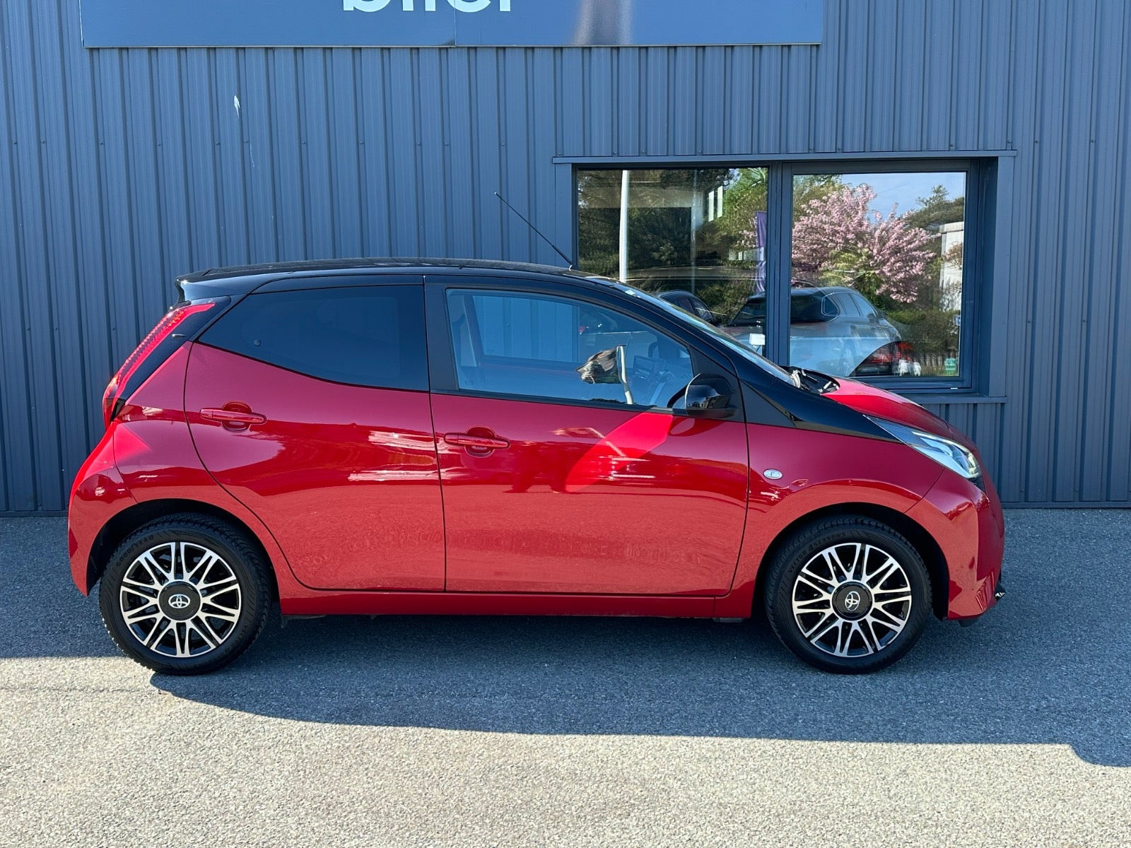 Grå Toyota Aygo fra 2020