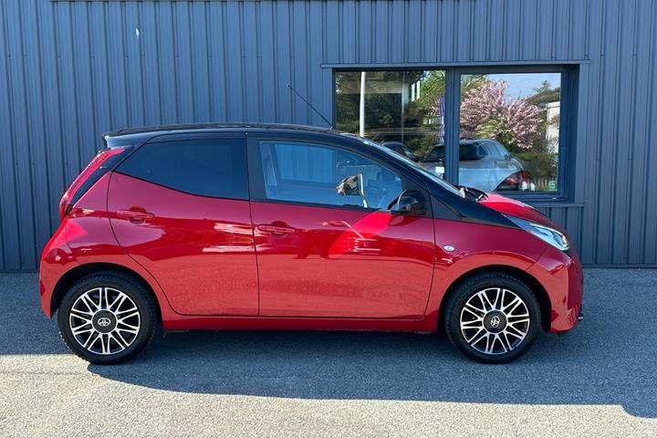 Grå Toyota Aygo fra 2020