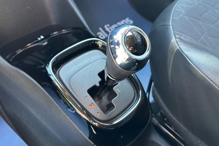 Grå Toyota Aygo fra 2020