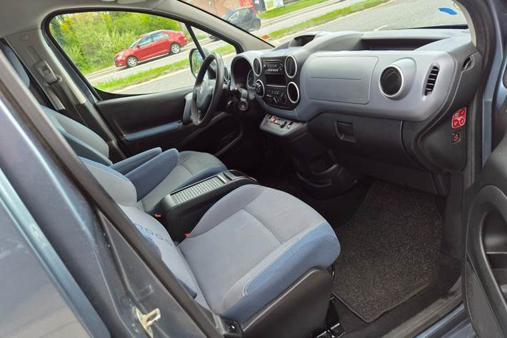 Grå Citroën Berlingo fra 2012