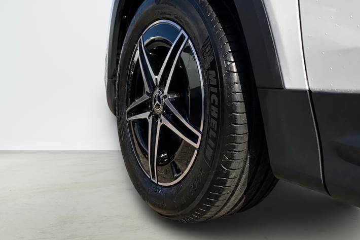 Hvid Mercedes EQB250+ fra 2026