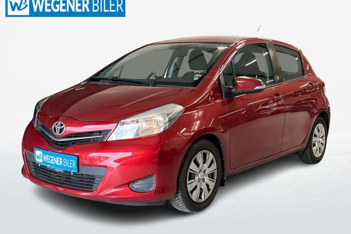 Rød Toyota Yaris fra 2012 set udefra