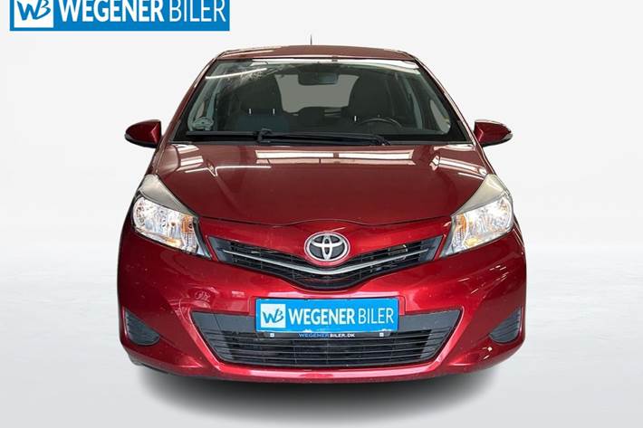 Rød Toyota Yaris fra 2012