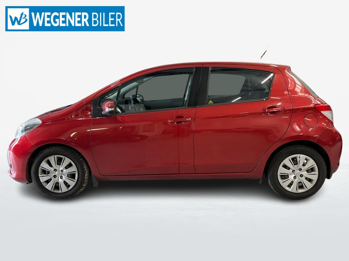 Rød Toyota Yaris fra 2012