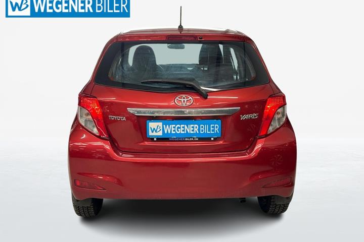 Rød Toyota Yaris fra 2012