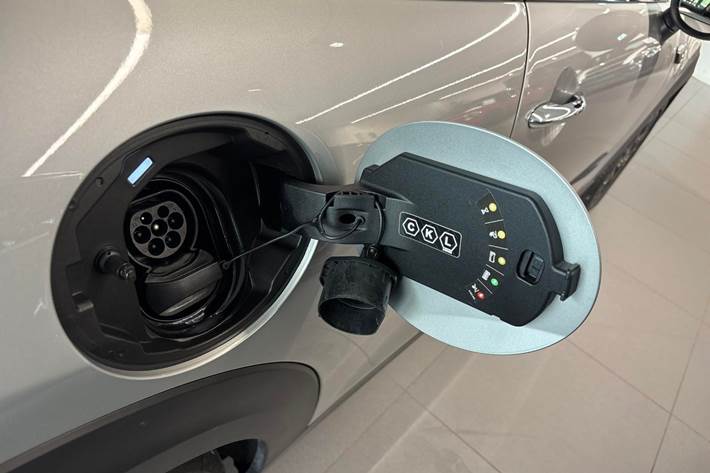 Sølv Mini Cooper SE fra 2023