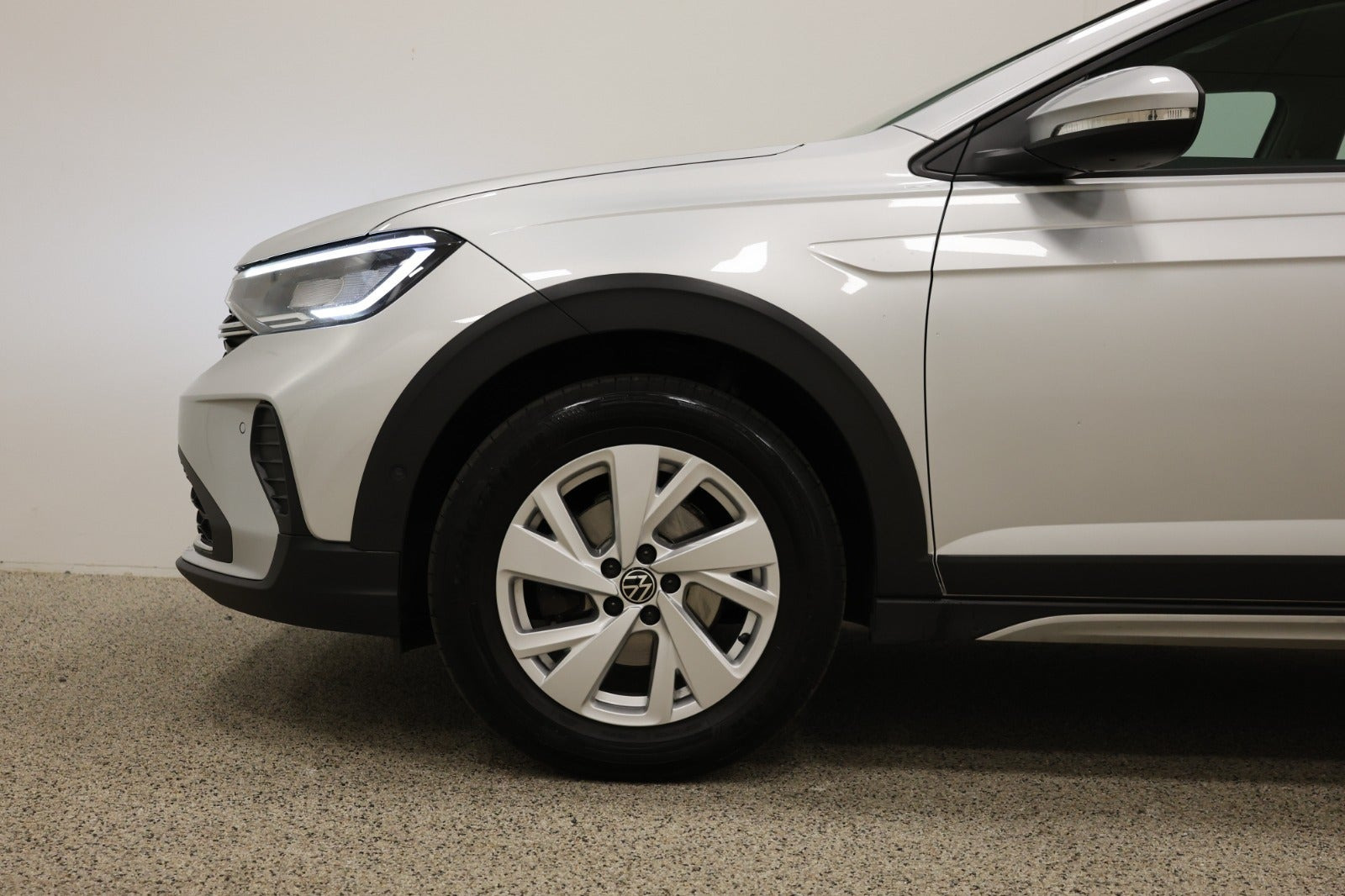 Sølv VW Taigo fra 2022