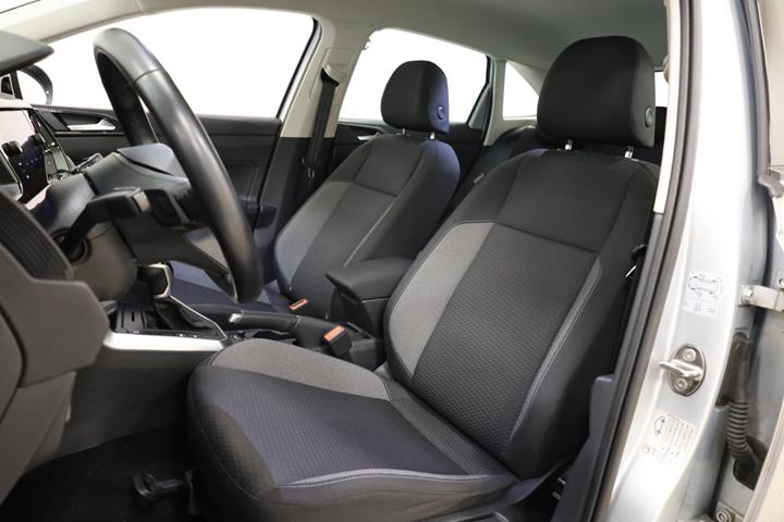 Sølv VW Taigo fra 2022