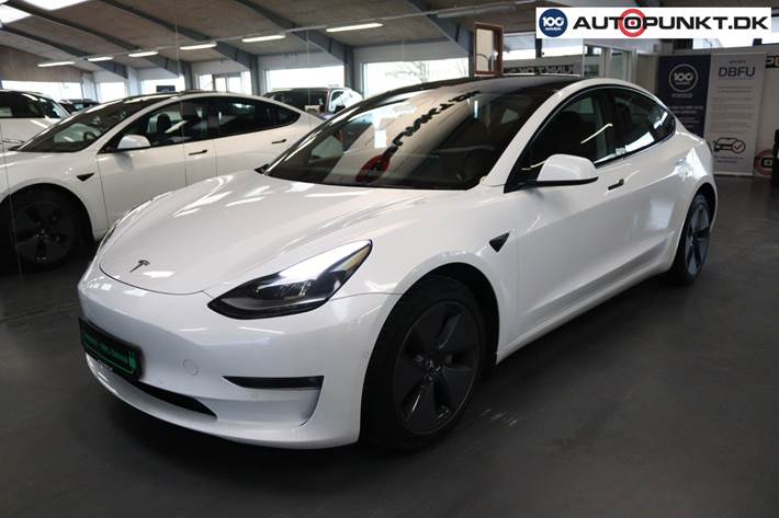 Hvid Tesla Model 3 fra 2022