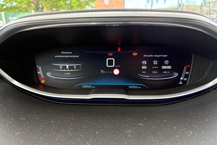 Rød Peugeot 5008 fra 2017