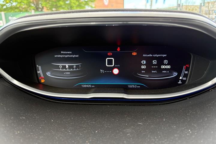 Rød Peugeot 5008 fra 2017