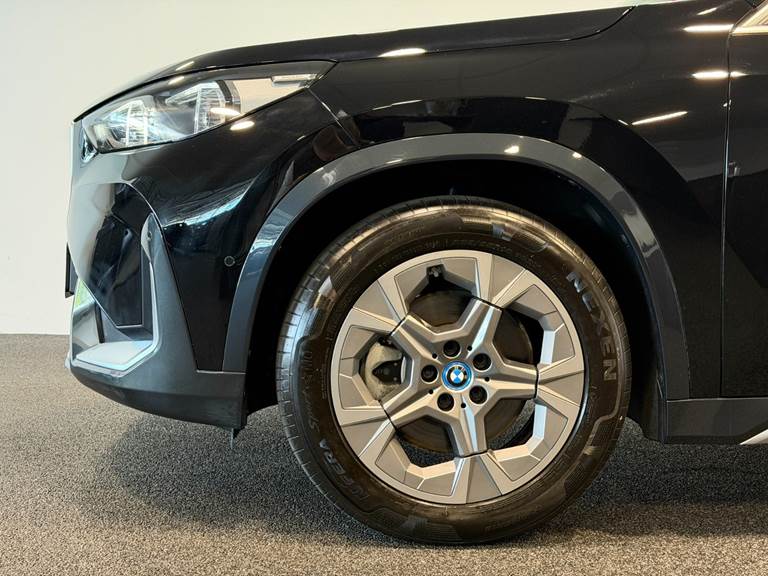 BMW iX1 xDrive30 X-Line