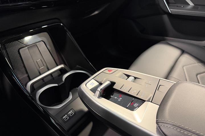 Sort BMW iX1 fra 2024