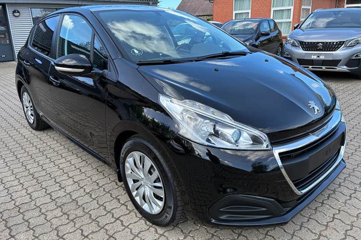Sort Peugeot 208 fra 2016