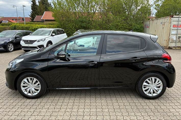 Sort Peugeot 208 fra 2016