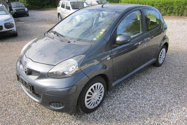 Grå Toyota Aygo 1,0 fra 2010 set udefra