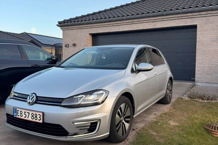 Grå VW e-Golf VII fra 2019