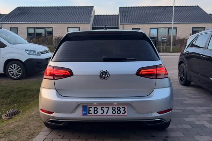 Grå VW e-Golf VII fra 2019