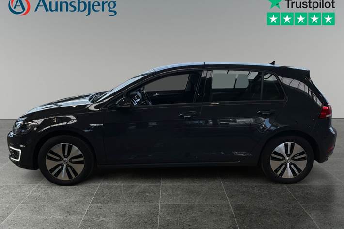 Grå VW e-Golf VII fra 2020