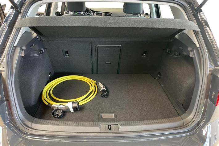 Grå VW e-Golf VII fra 2020