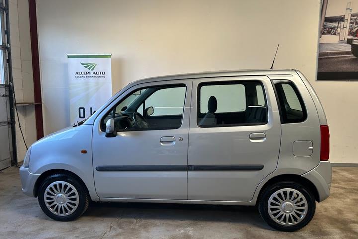 undefined Opel Agila fra 2003 set udefra