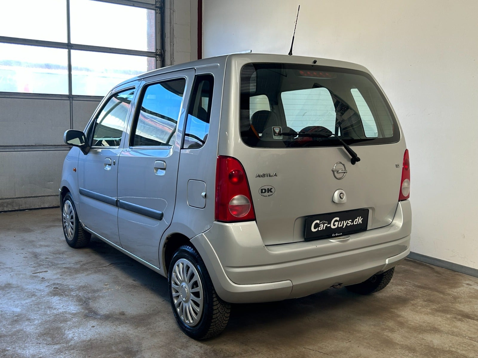 undefined Opel Agila fra 2003 set udefra