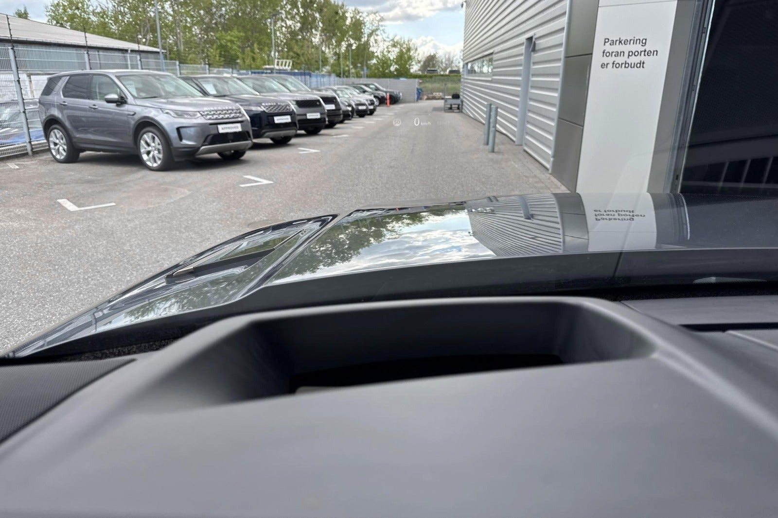Blå Land Rover Range Rover sport fra 2024