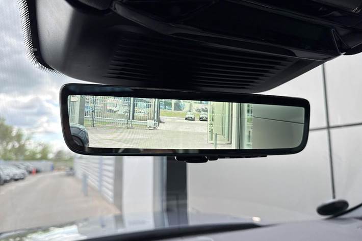 Blå Land Rover Range Rover sport fra 2024