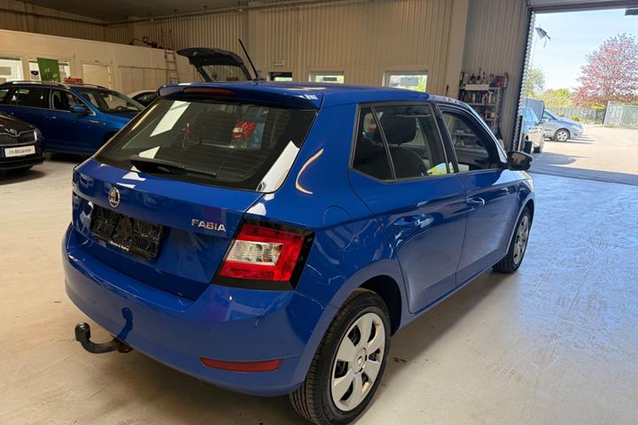 Blå Skoda Fabia fra 2019
