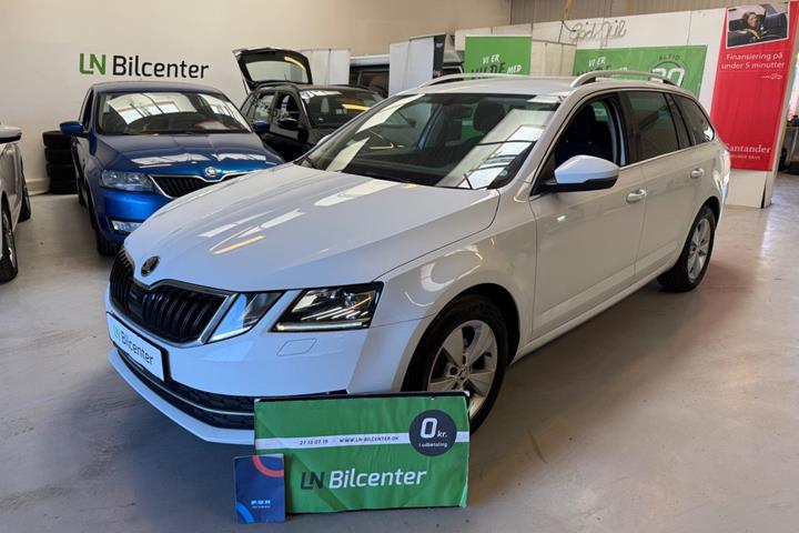 Hvid Skoda Octavia fra 2018 set udefra