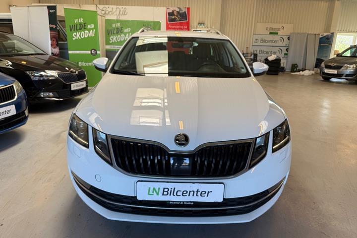 Hvid Skoda Octavia fra 2018