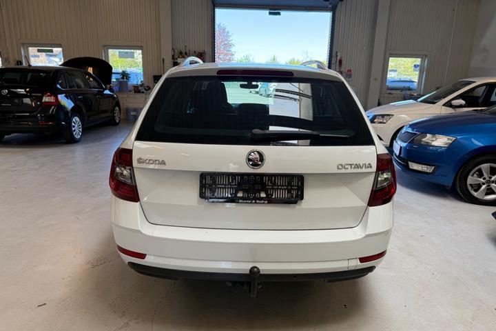 Hvid Skoda Octavia fra 2018