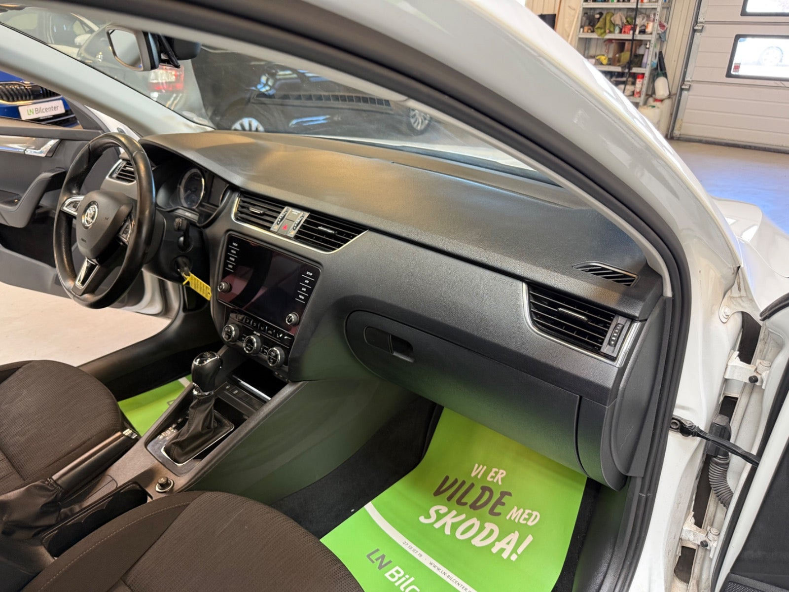 Hvid Skoda Octavia fra 2018