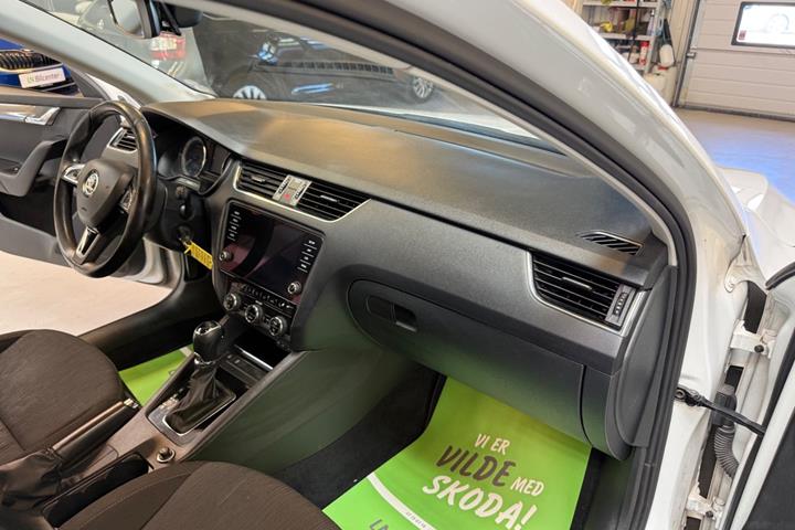 Hvid Skoda Octavia fra 2018